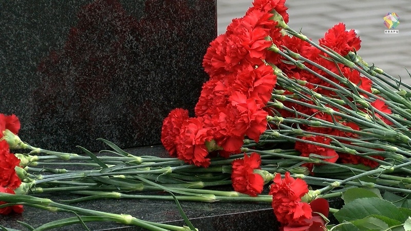 Открытие памятного знака.